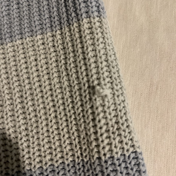 White and blue striped Hollister sweater - Picture 7 of 8